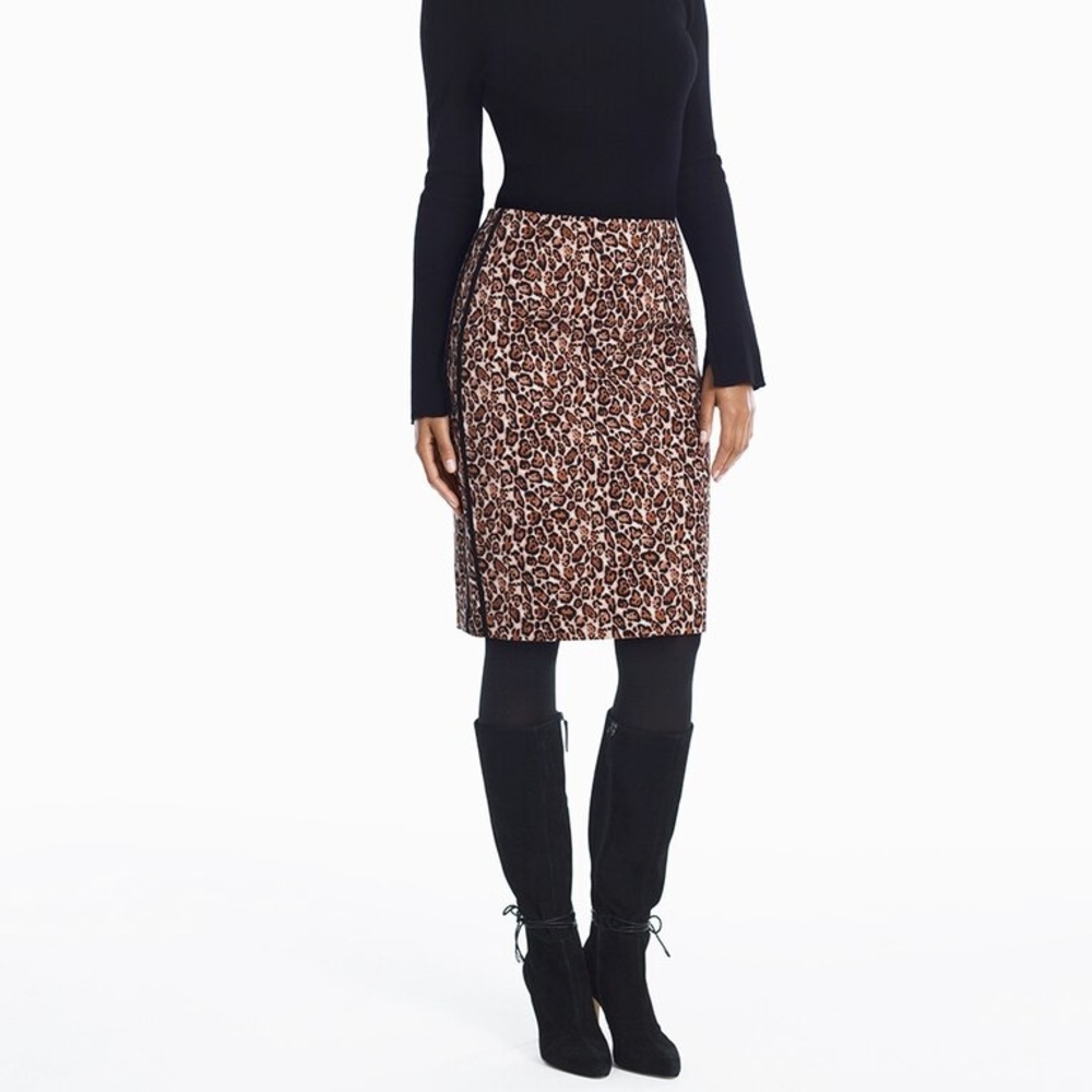 White House Black Market 
Leopard pencil skirt
Size 6P
